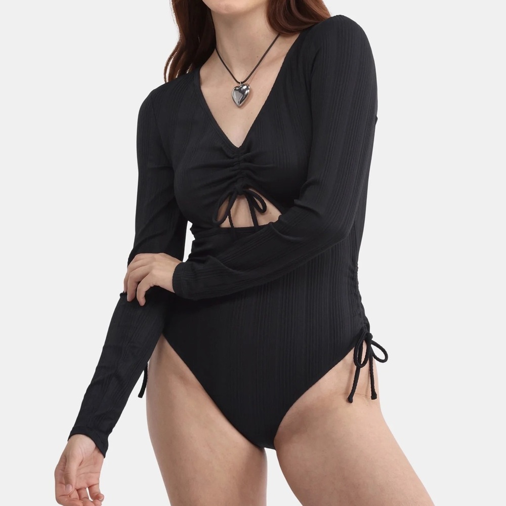 💗Black Long Sleeve One-Piece Swimsuit, size large, has padding, is adjustable💗